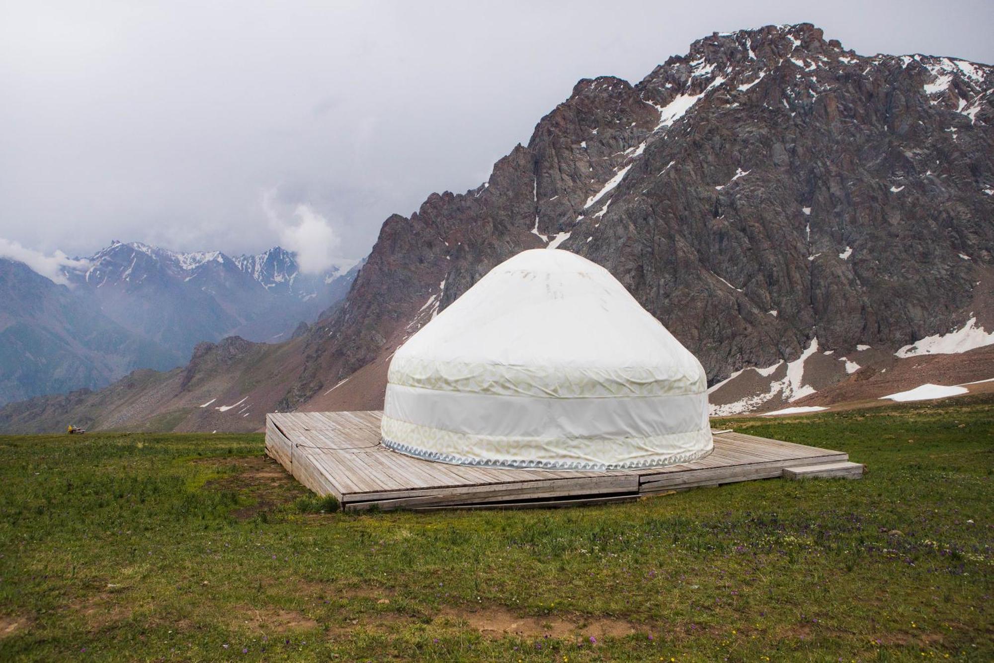 Yurta Base Camp, Shymbulak Mountain Resort Besqaynar Екстериор снимка