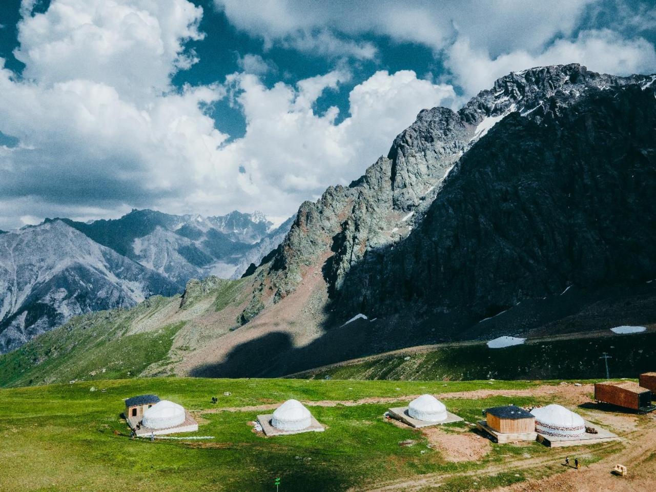 Yurta Base Camp, Shymbulak Mountain Resort Besqaynar Екстериор снимка