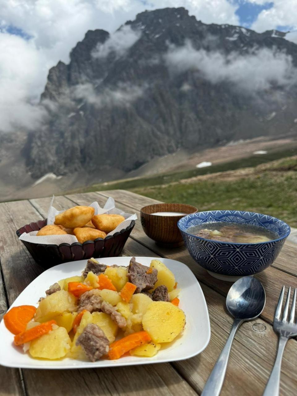 Yurta Base Camp, Shymbulak Mountain Resort Besqaynar Екстериор снимка