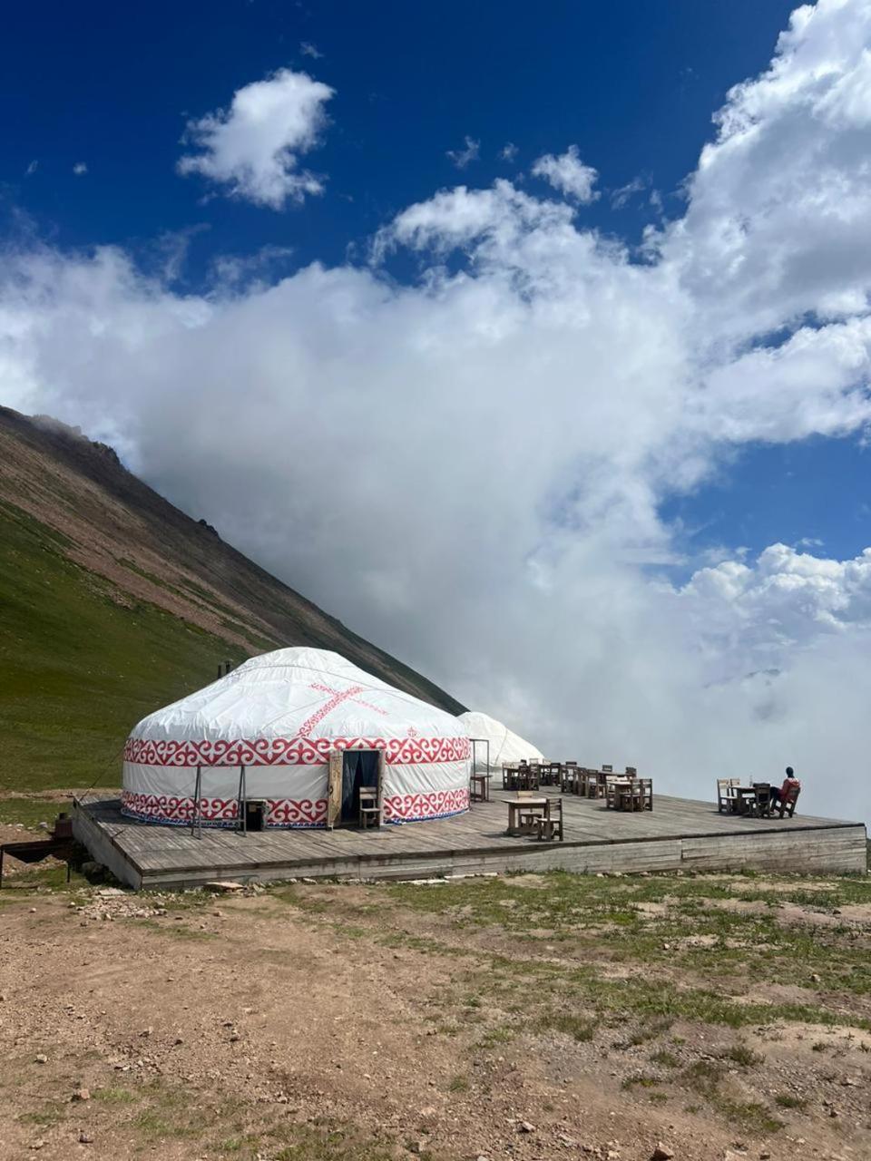 Yurta Base Camp, Shymbulak Mountain Resort Besqaynar Екстериор снимка