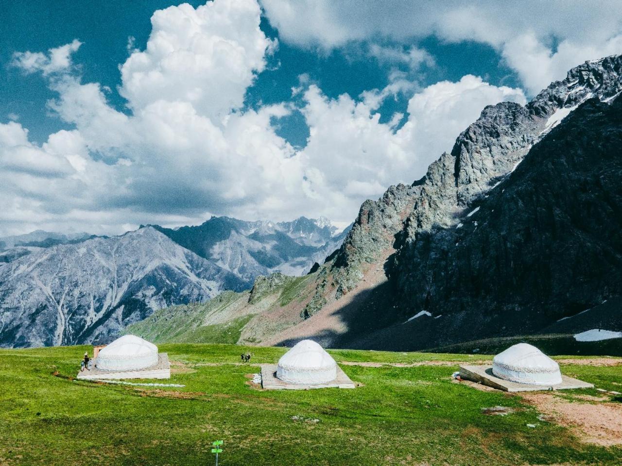 Yurta Base Camp, Shymbulak Mountain Resort Besqaynar Екстериор снимка