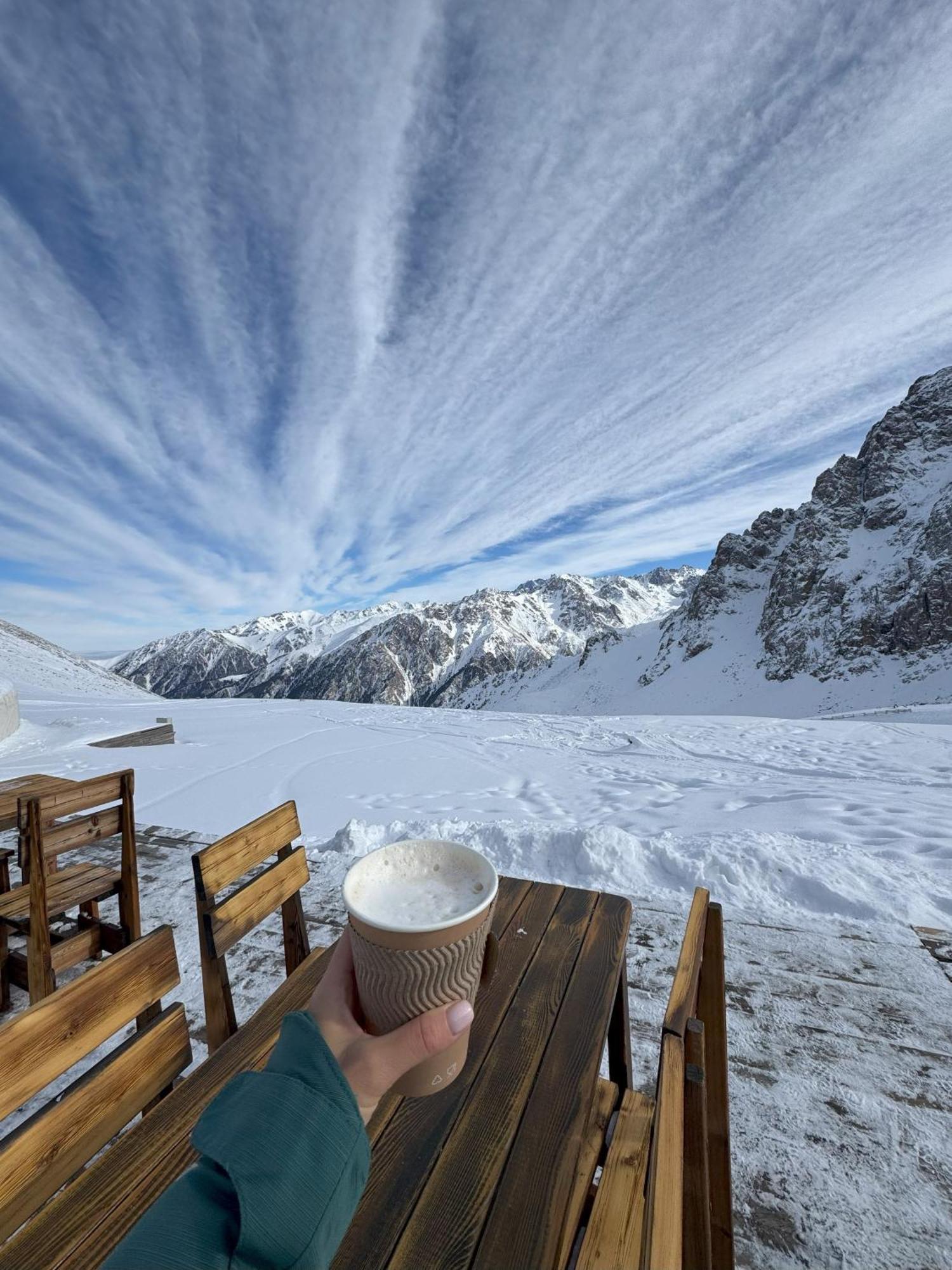 Yurta Base Camp, Shymbulak Mountain Resort Besqaynar Екстериор снимка